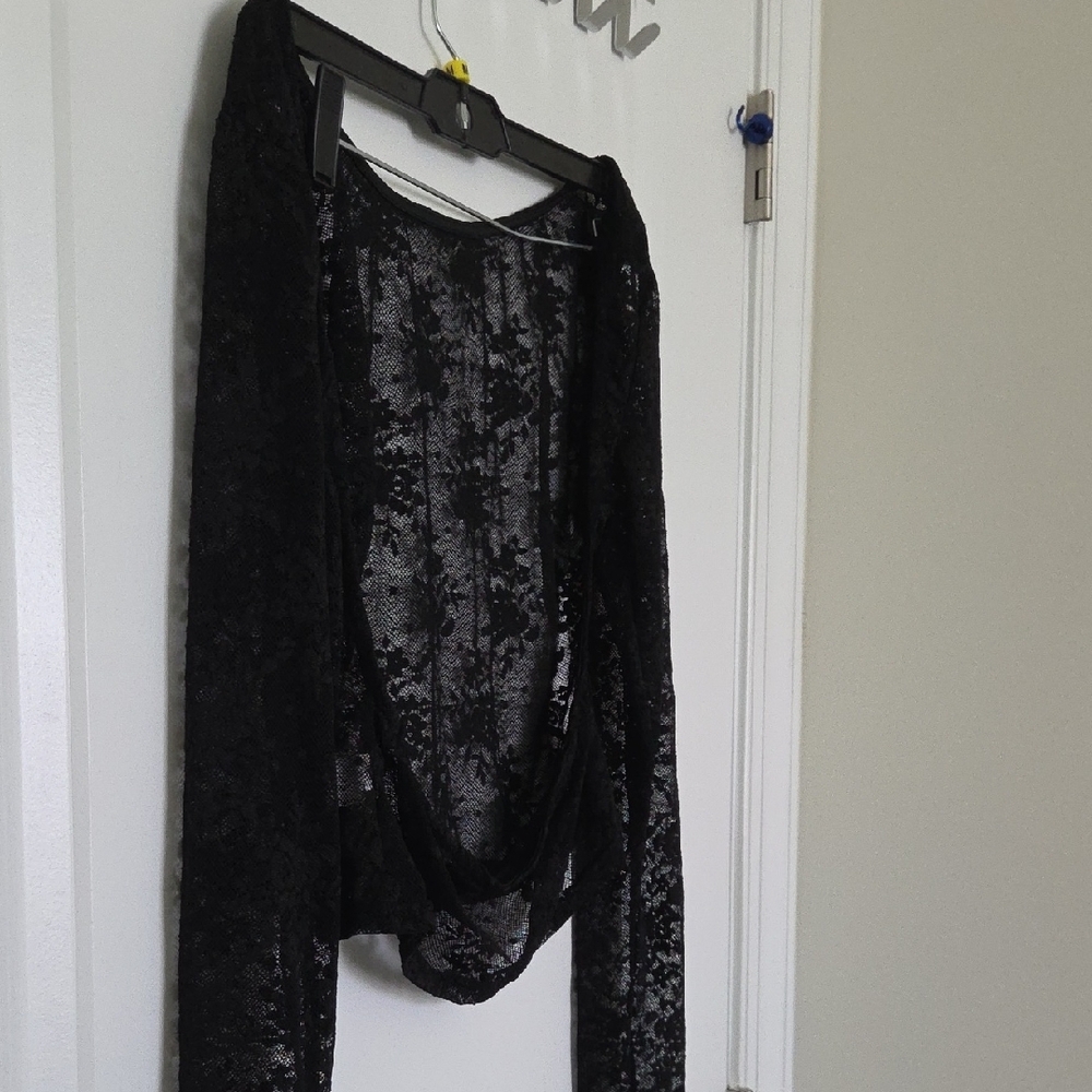 Chic Black Lace Long Sleeve Blouse - Picture 10 of 12